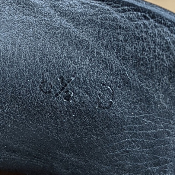 Gucci men's black leather loafers sz 8.5D . Made in Italy. Authenticated. - Picture 8 of 12